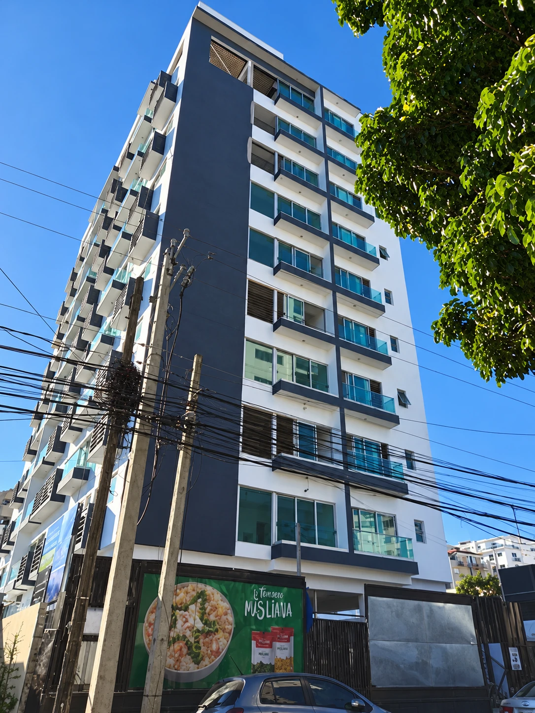 Vista de la torre desde la calle