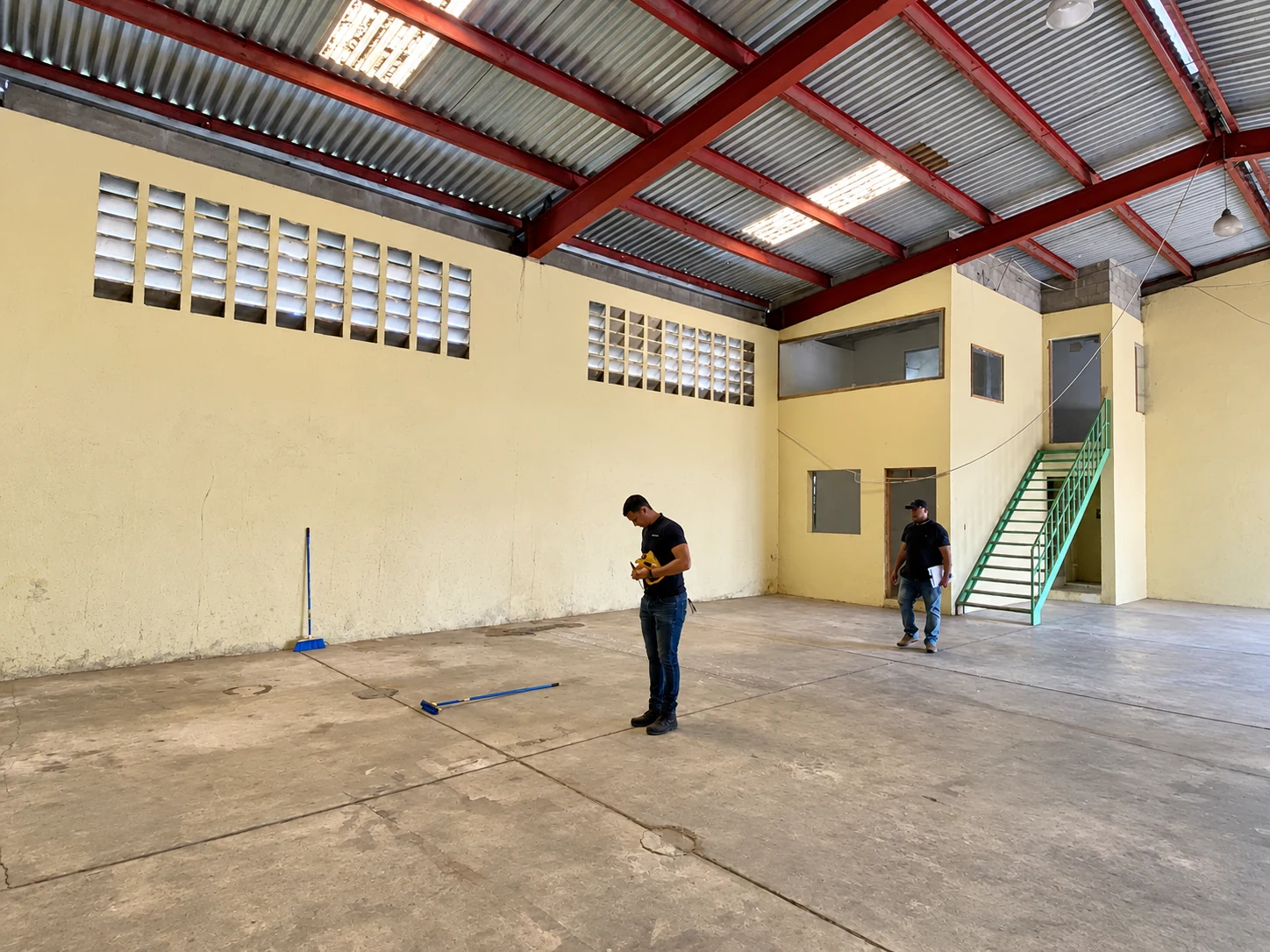 Antes · Interior de la nave industrial
